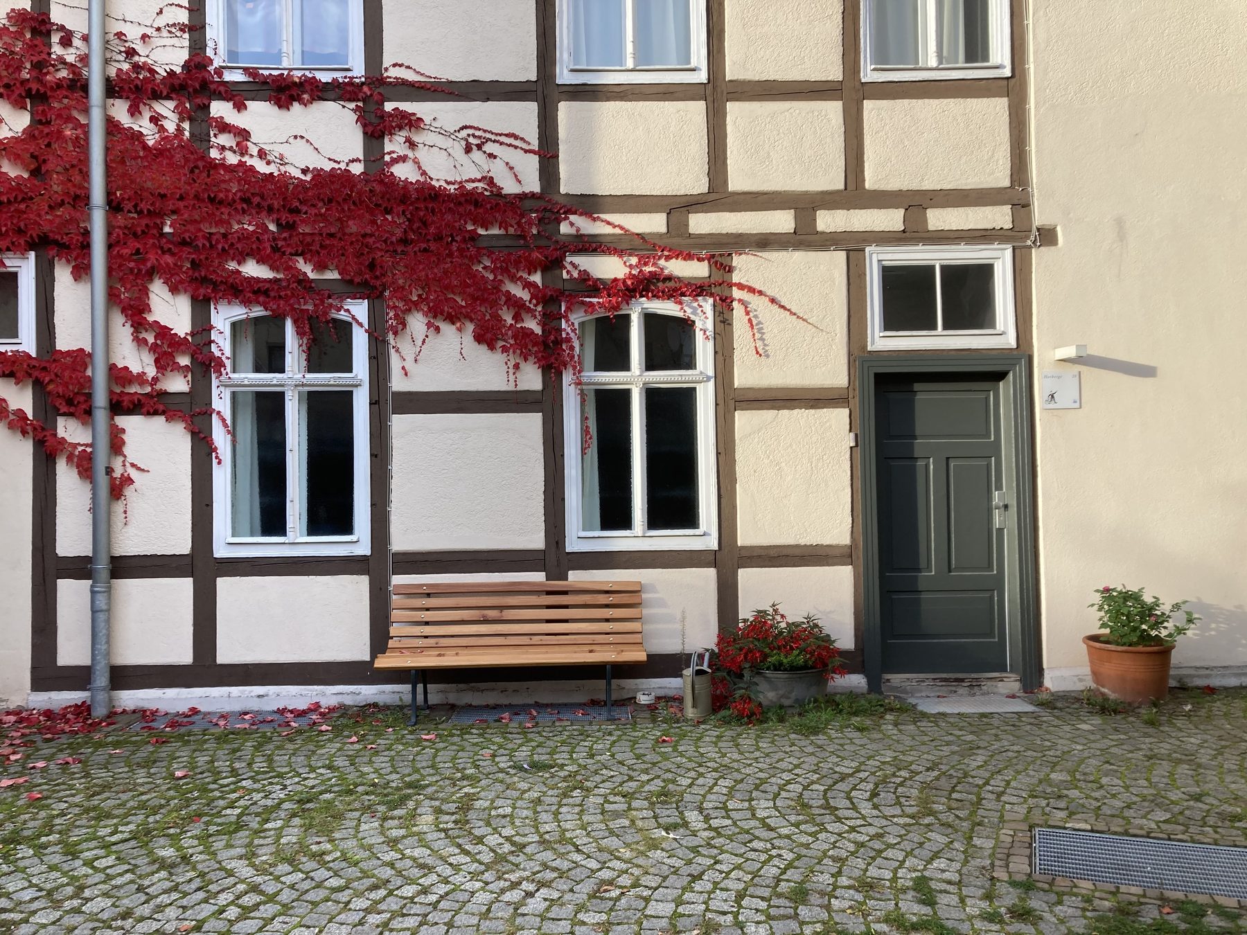 Eingang der Ferienunterkunft im Hinterhof